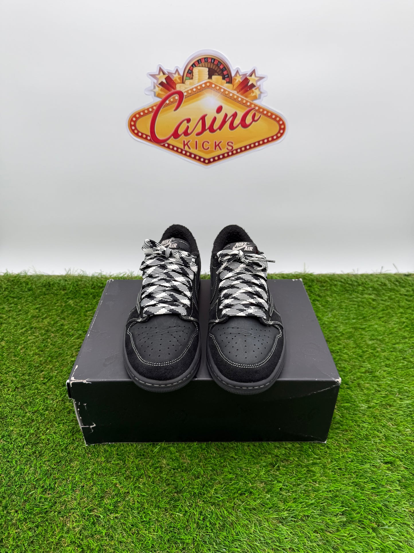 Travis 1 Low Phantom