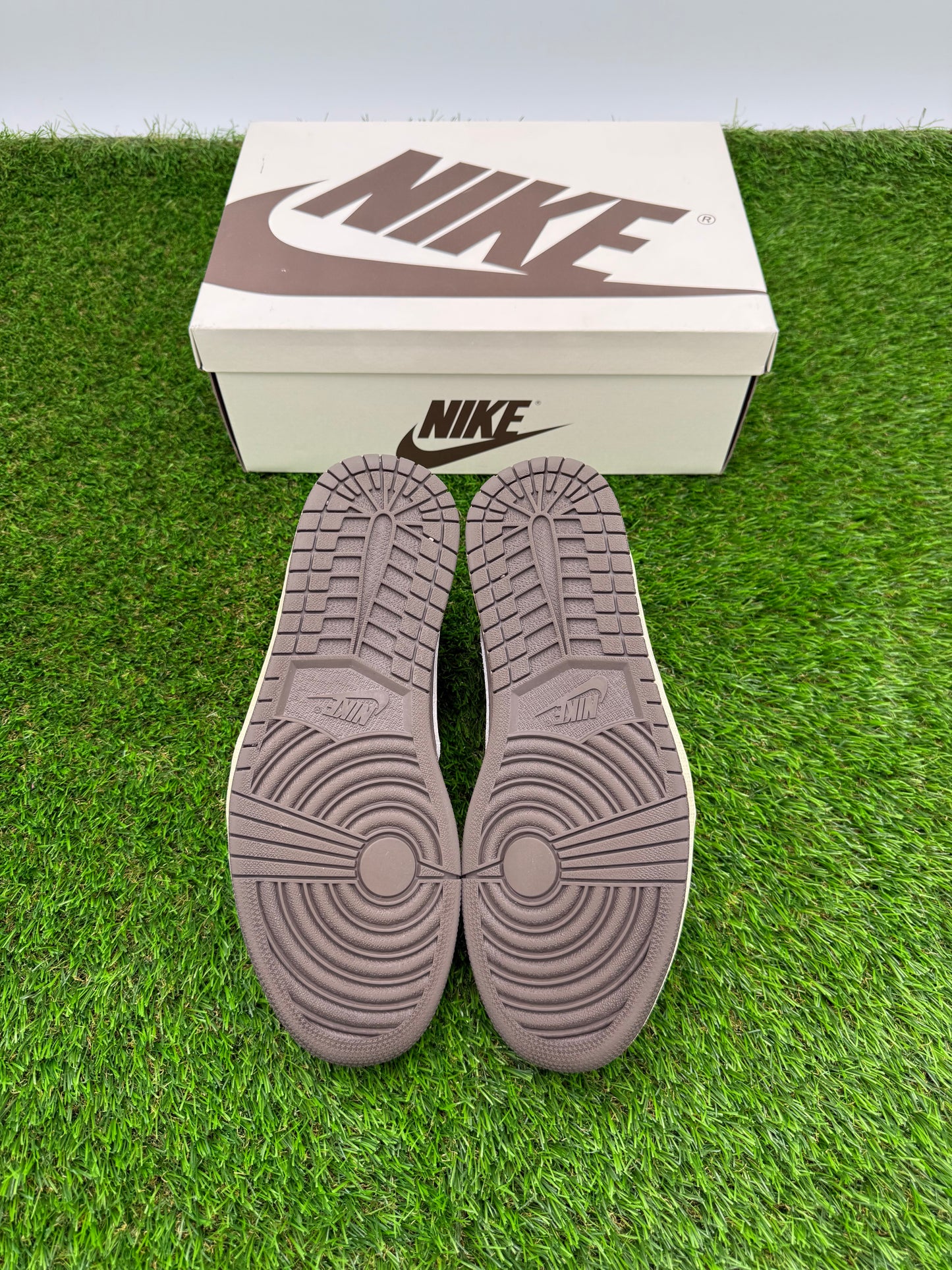 Travis 1 Reverse Mocha Low