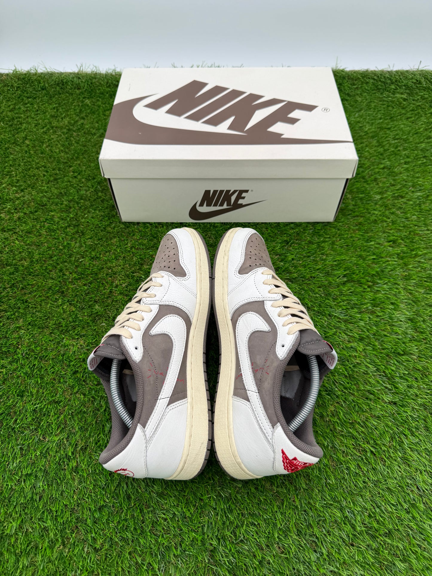 Travis 1 Reverse Mocha Low