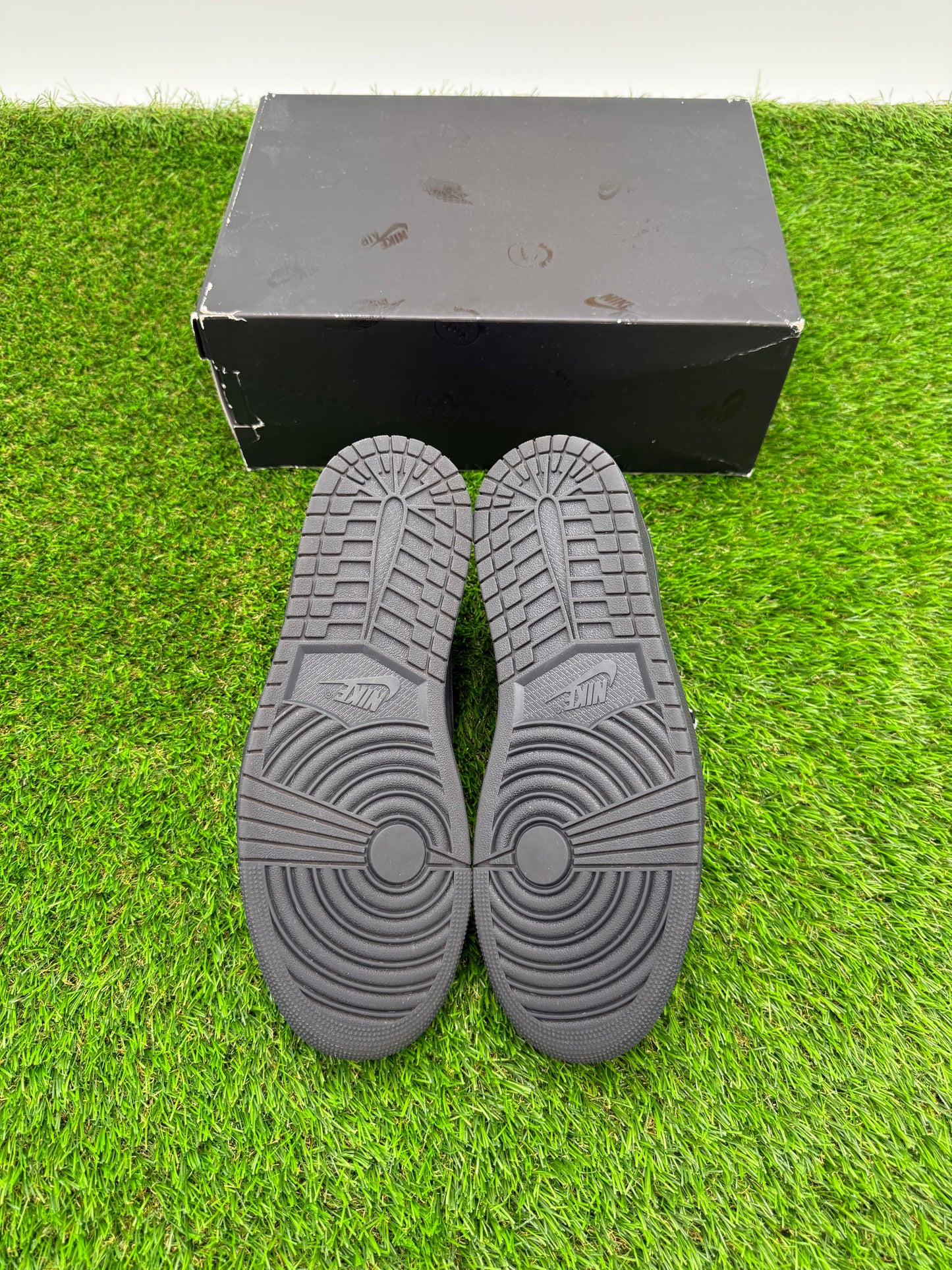 Travis 1 Low Phantom