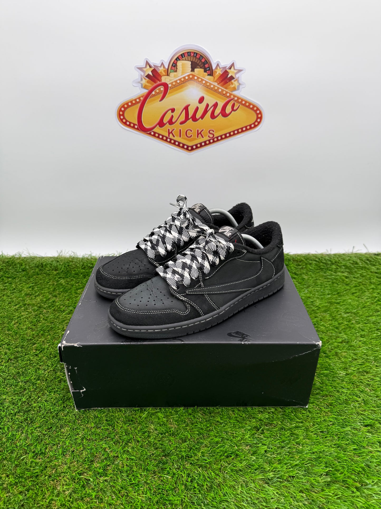 Travis 1 Low Phantom