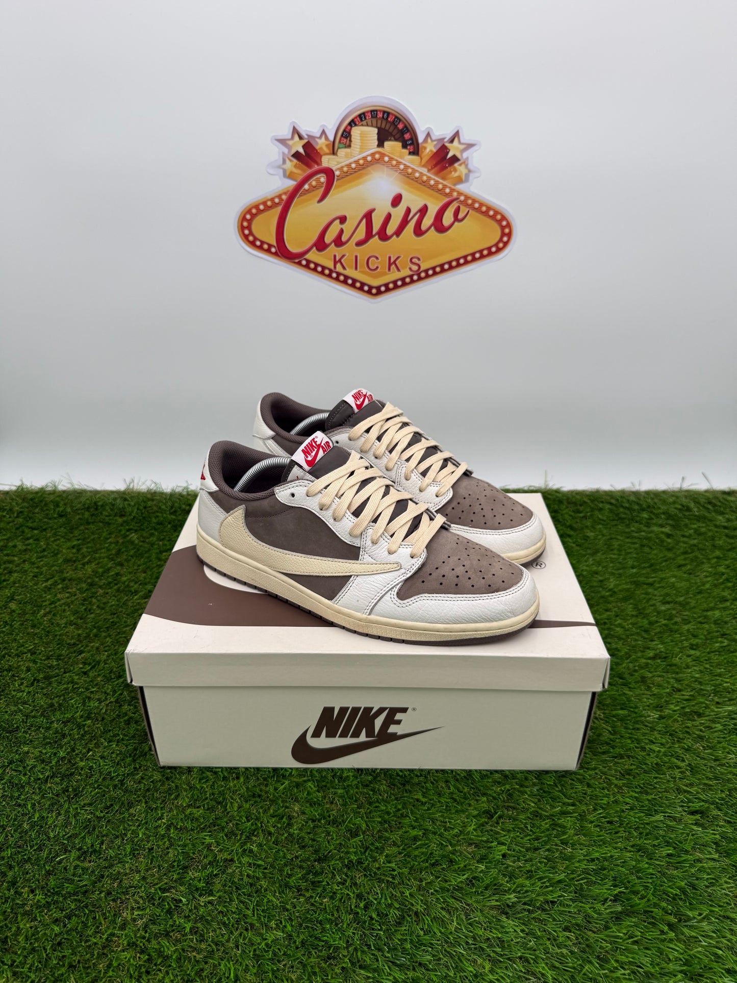 Travis 1 Reverse Mocha Low