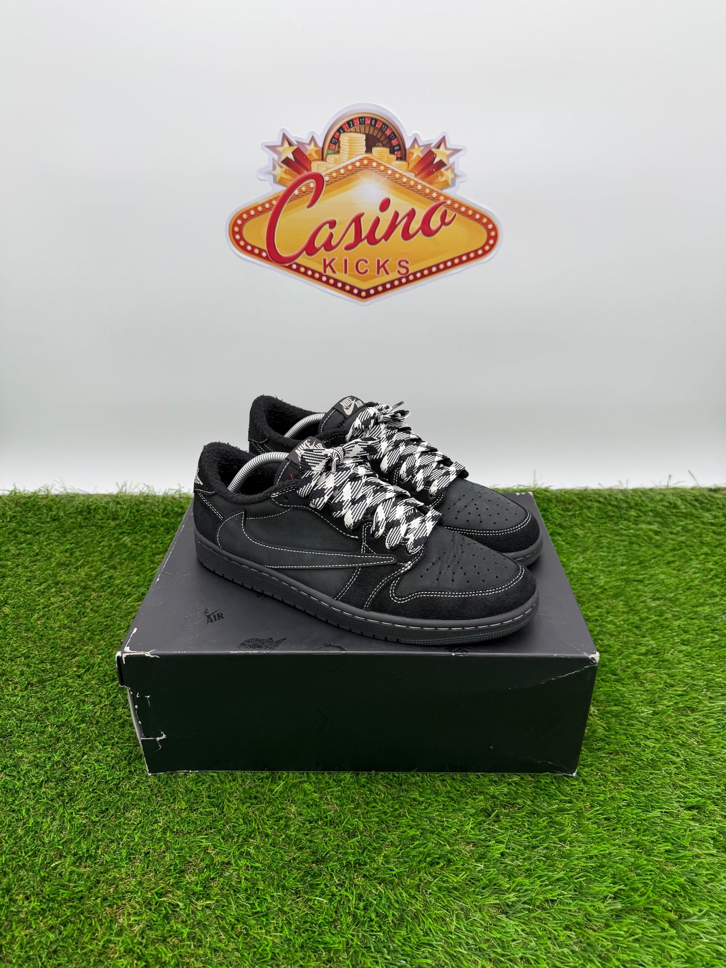 Travis 1 Low Phantom