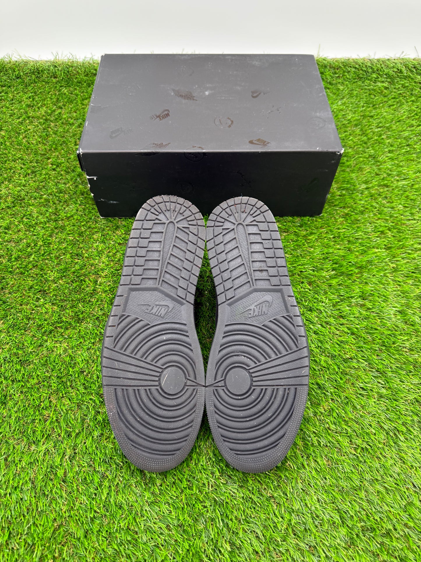 Travis 1 Low Phantom