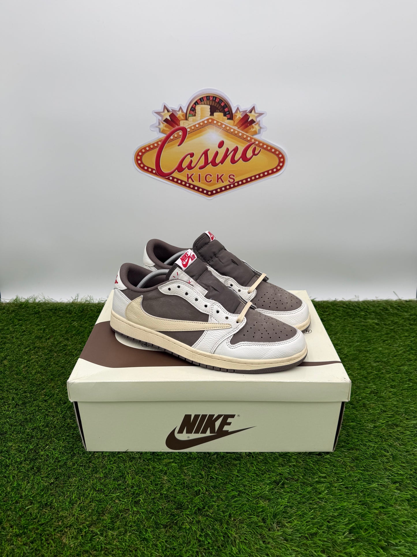 Travis 1 Reverse Mocha Low