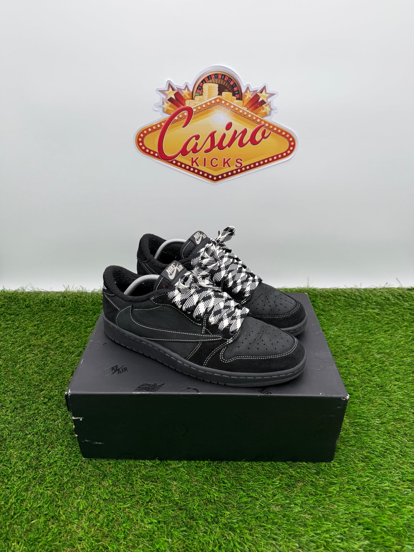 Travis 1 Low Phantom