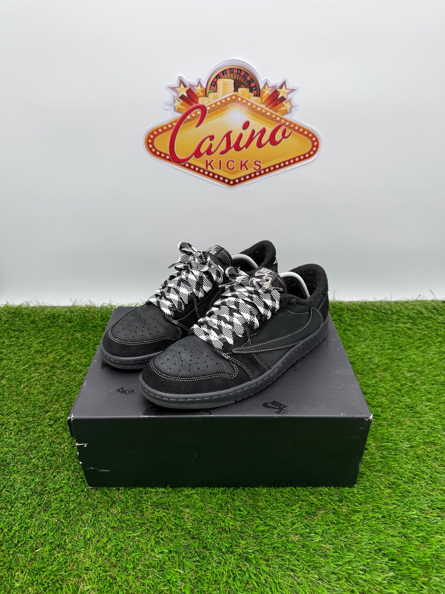 Travis 1 Low Phantom