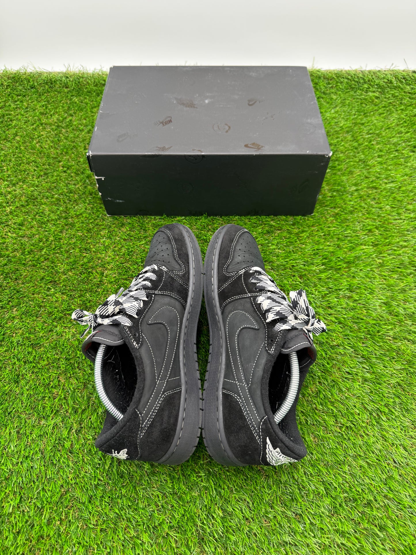 Travis 1 Low Phantom