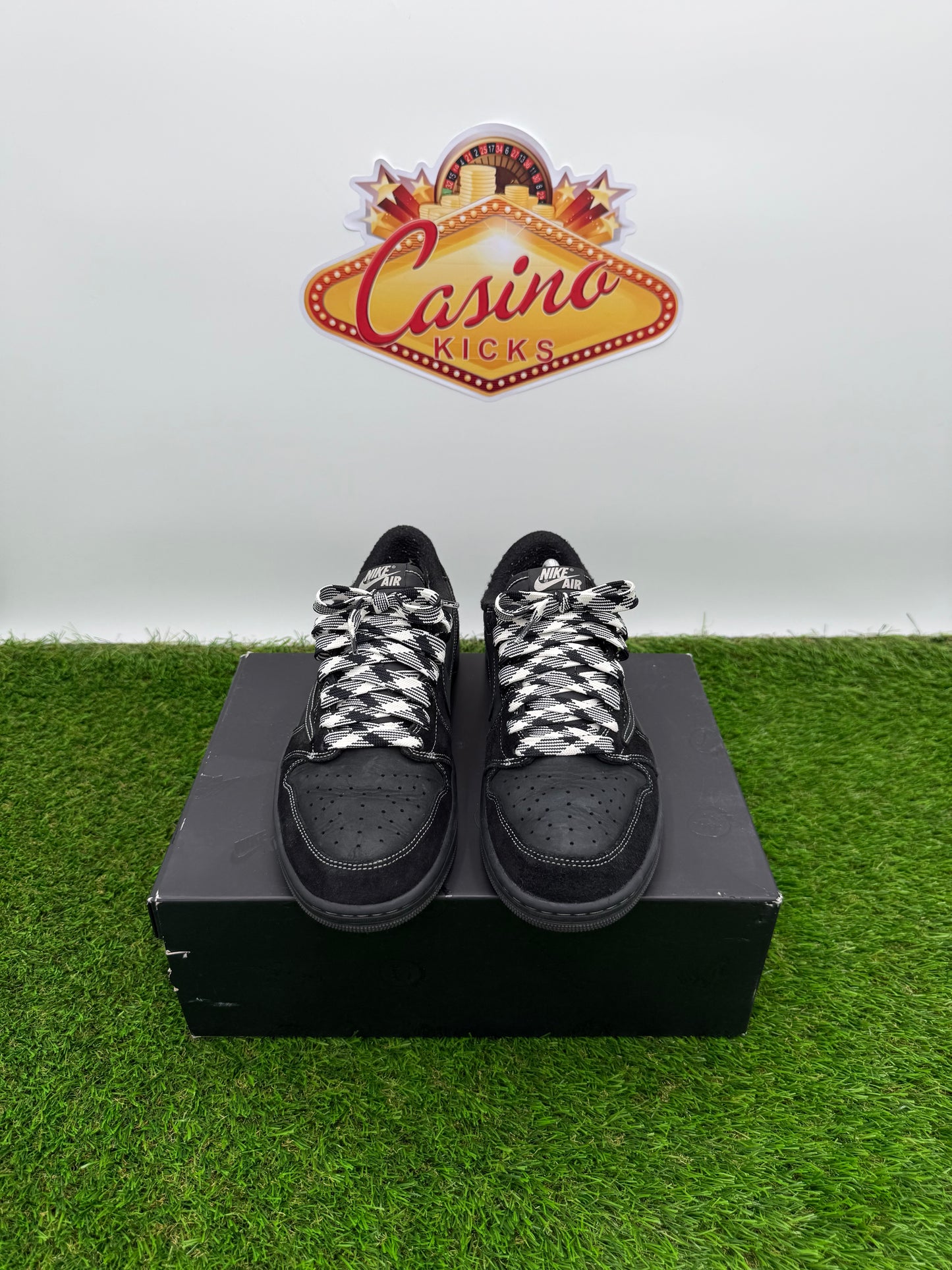 Travis 1 Low Phantom